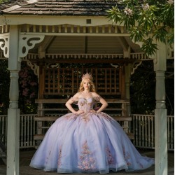 Lilac Quinceanera Dress Sweetheart Neck Off Shoulder 2024 Ball Gown Princess Dresses Sequin Lace Appliques Birthday Party Robe With Bow