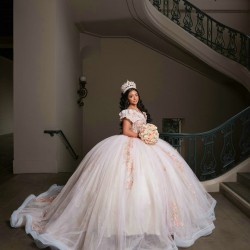 Off Shoulder Pink Vestidos De 15 Anos Sweet 15 Gowns Lace Appliques Quinceanera Dress Sweetheart Neck 2024 Ball Gown Princess Dresses