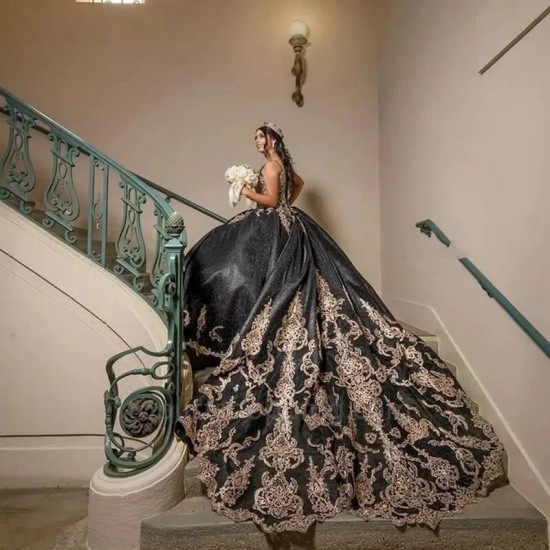 Black Off The Shoulder Ball Gown Beaded Quinceanera Dress Princess Gold Appliques Vestidos De 15 Años