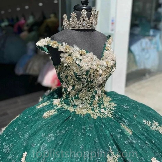 V-Neck Emerald Green Quinceanera Dresses For 16 Girl Gold Appliques Beading Princess Ball Gowns