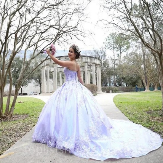 Lavender Shiny Princess Quinceanera Dresses Off Shoulder Sparkly Flowers Appliques Lace Crystal Vestidos De 15 Años