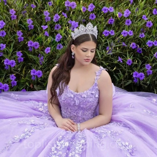 Lavender V-Neck Quinceanera Dress Sweet Beading Appliques Lace 16 Year Old Girl Princess Birthday Party Ball Dress