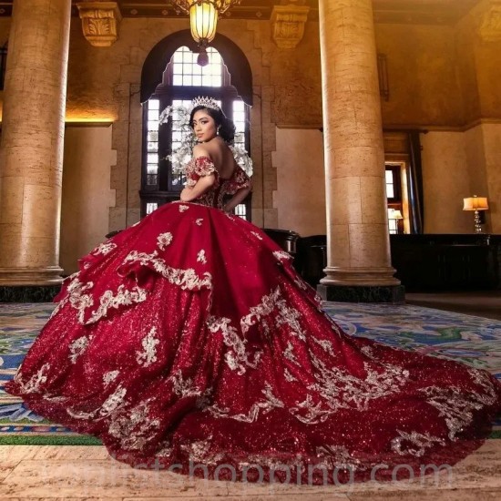 Red Shinny Beaded Lace Appliques Tulle Cape 15 Dress Quinceanera Dresses 2024 Off the Shoulder Ball Gown