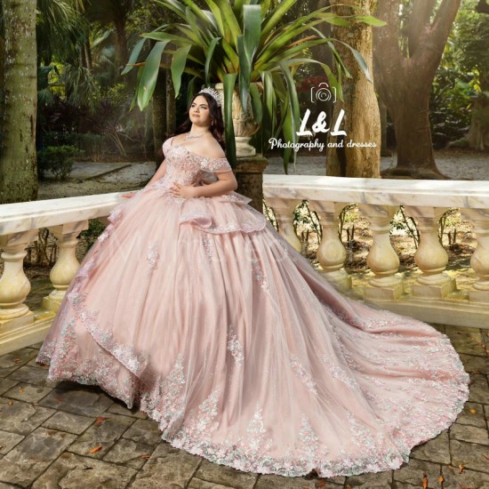 Off Shoulder Pink Quince Dress Lace Appliques Sweetheart Neck Sweet 15 Gowns With Bow