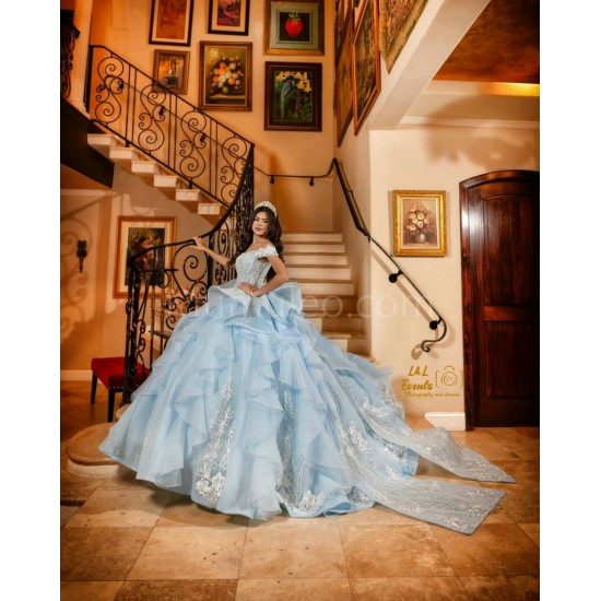 Off Shoulder Sky Blue Quinceanera Dress Lace Appliques Scoop Neck Sweet 15 Gowns