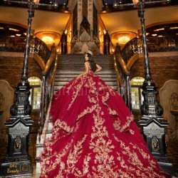 Sleeveless Burgundy Quinceanera Dress Lace Appliques Sweetheart Neck Sweet 15 Gowns