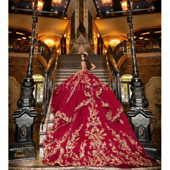 Sleeveless Burgundy Quinceanera Dress Lace Appliques Sweetheart Neck Sweet 15 Gowns